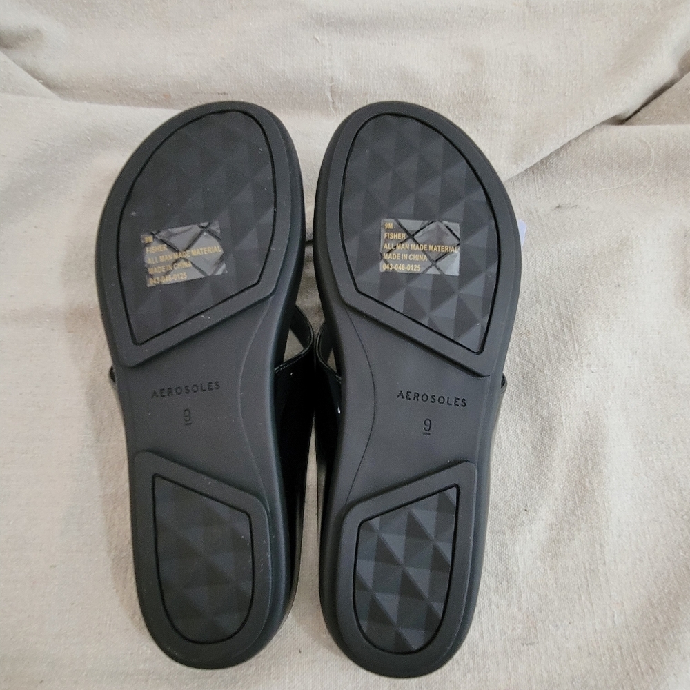 AEROSOLES Fisher Thong Sandals in Black Patent Faux Leather Size 9M - Picture 4 of 5